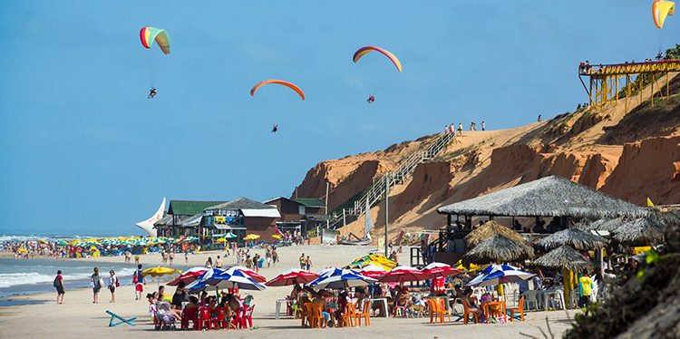 @Pedarilhos/Shutterstock - Canoa Quebrada - Ceará